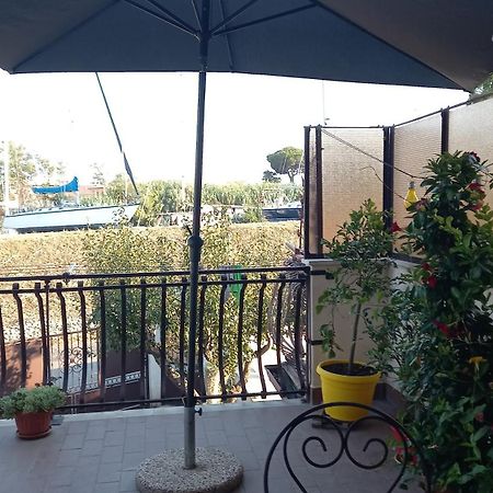A Santy'S House 1Piano-No Lift-Shuttle A Pagamento-Raggiungibile A Piedi Aeroporto-Fermata Bus Fiera Di Roma A 3 Minuti-Air Condiz Ed Extra Bed For A Fee A Pagamento Apartment Fiumicino Exterior foto