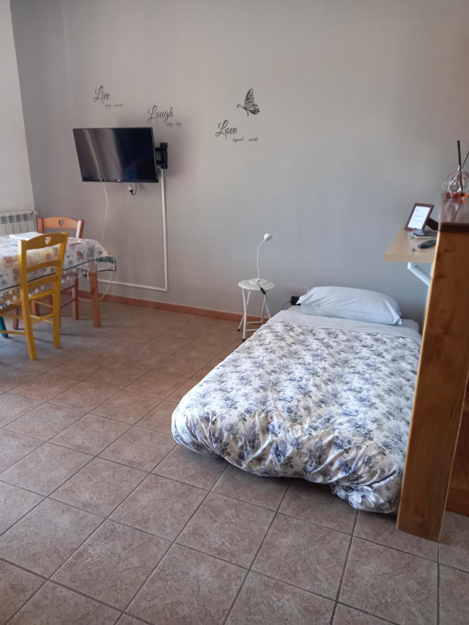 A Santy'S House 1Piano-No Lift-Shuttle A Pagamento-Raggiungibile A Piedi Aeroporto-Fermata Bus Fiera Di Roma A 3 Minuti-Air Condiz Ed Extra Bed For A Fee A Pagamento Apartment Fiumicino Exterior foto